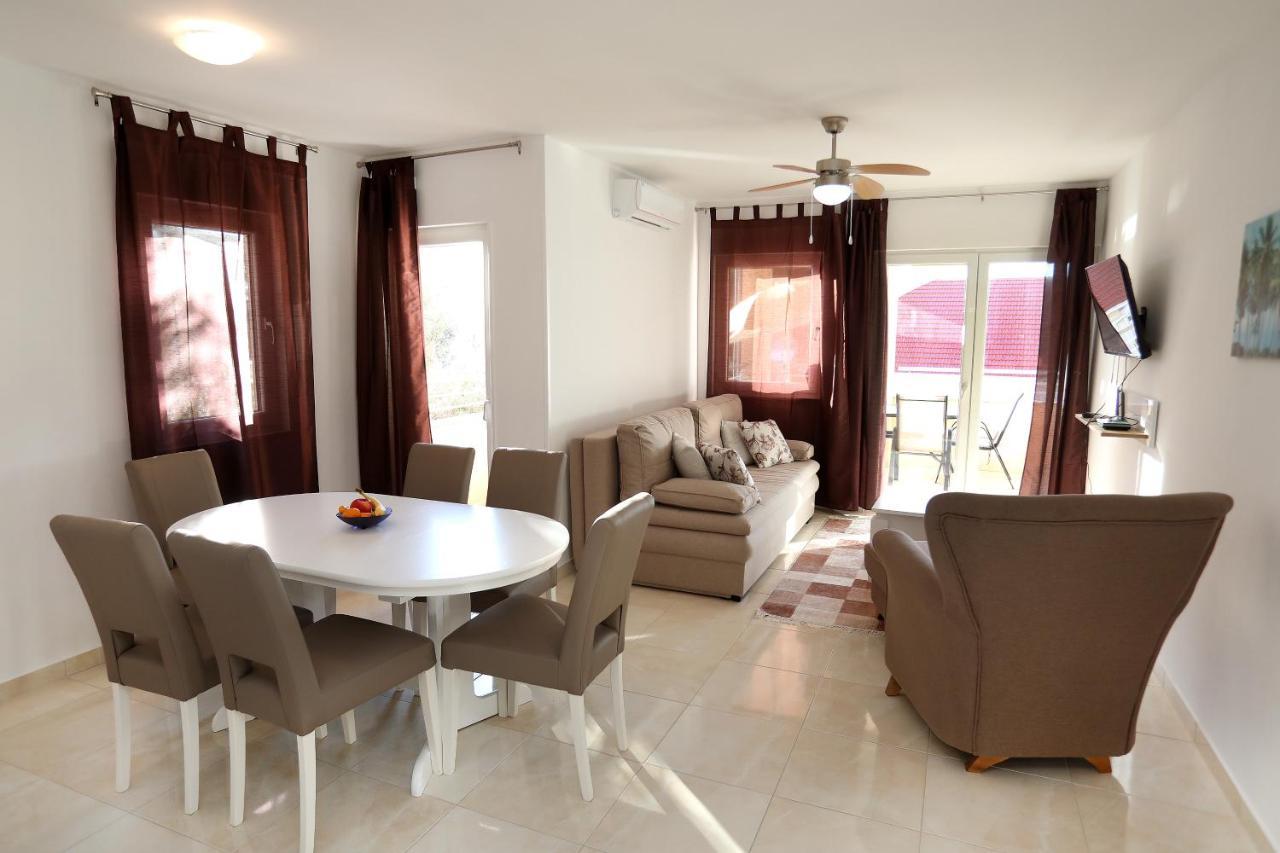 Villa Stella โตรกีร์ ภายนอก รูปภาพ