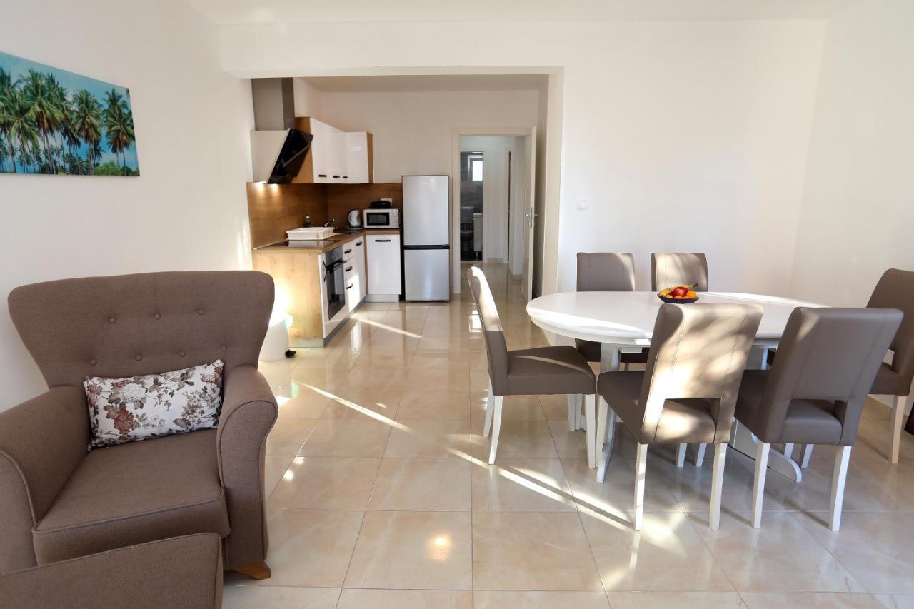 Villa Stella โตรกีร์ ภายนอก รูปภาพ