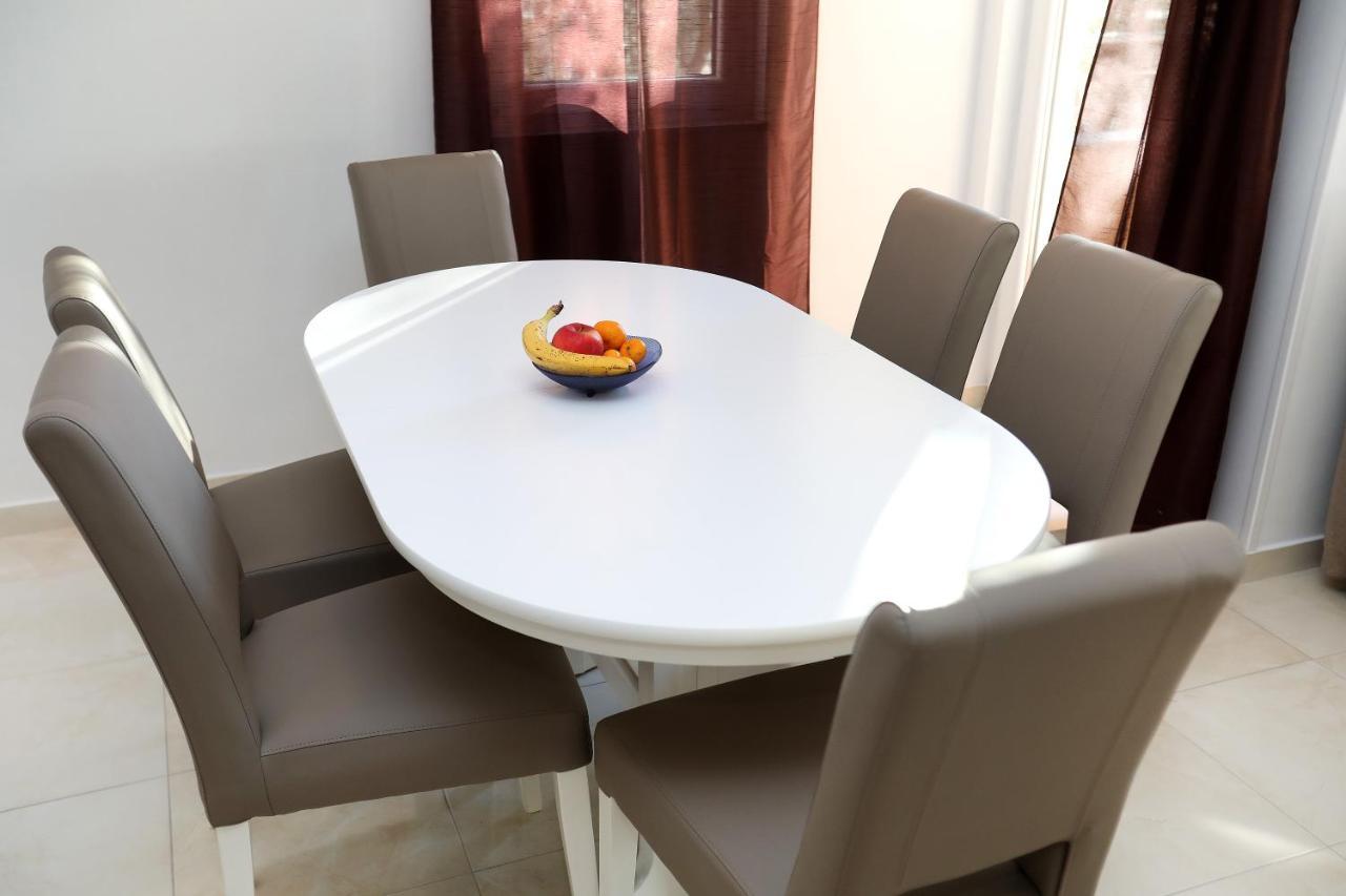 Villa Stella โตรกีร์ ภายนอก รูปภาพ