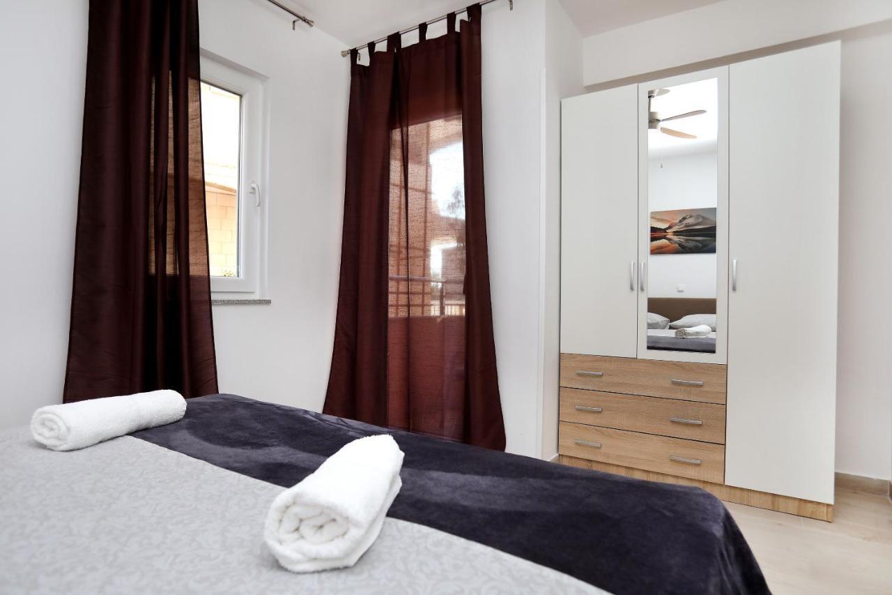 Villa Stella โตรกีร์ ภายนอก รูปภาพ