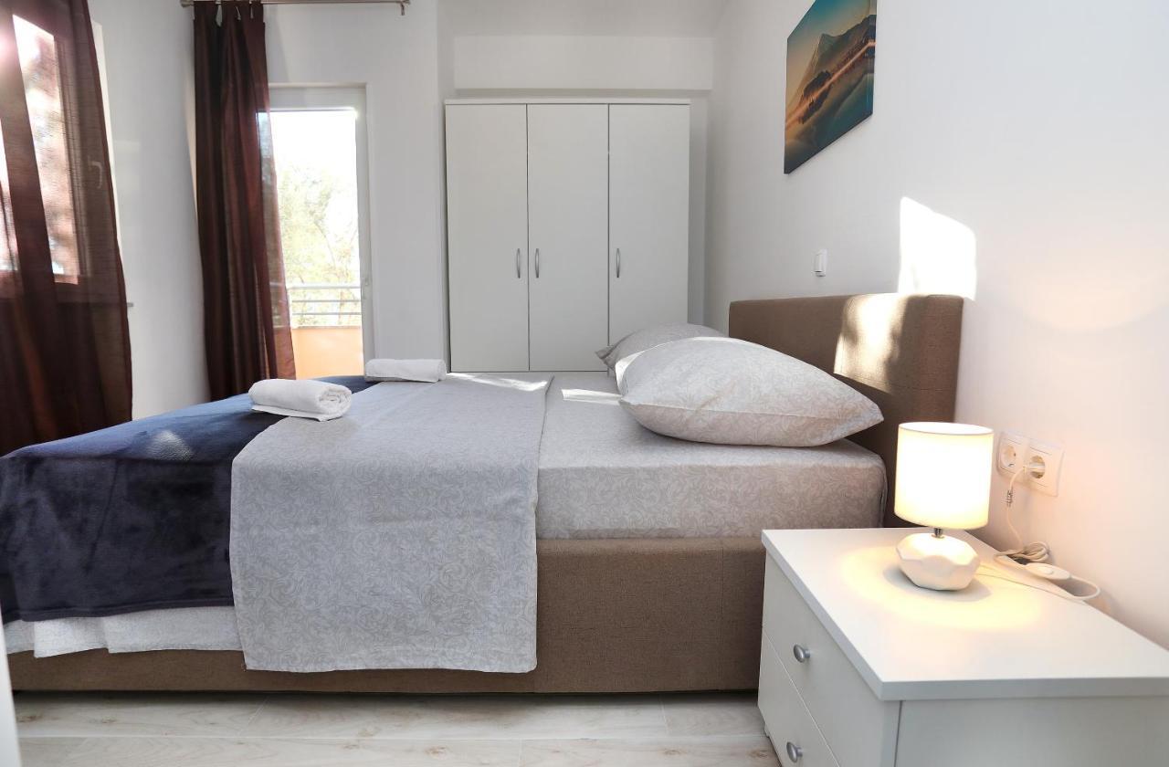 Villa Stella โตรกีร์ ภายนอก รูปภาพ