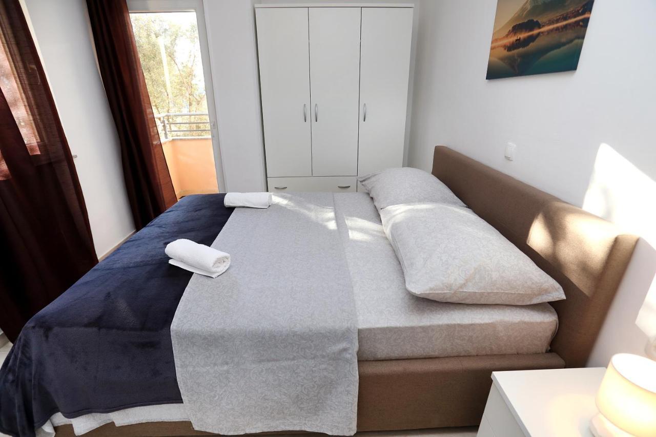 Villa Stella โตรกีร์ ภายนอก รูปภาพ